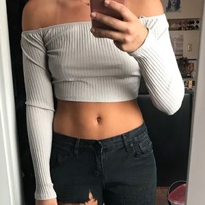 Off the shoulder long sleeve grey crop top